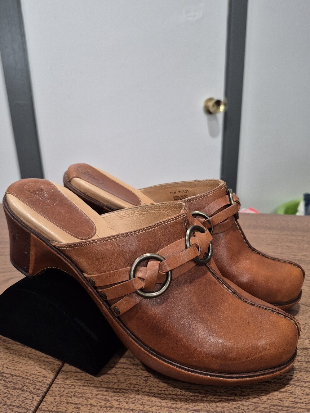 EUC Frye Cheryl Triple Ring Leather Clogs